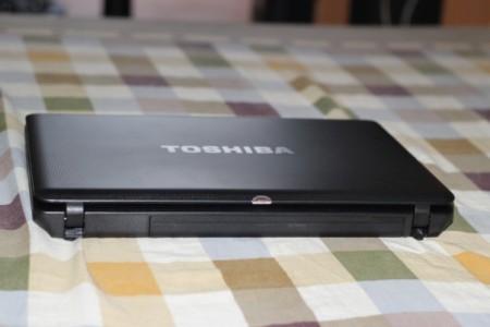 Laptop Toshiba chuyên nghe nhạc giá 7,5 triệu đồng ở VN